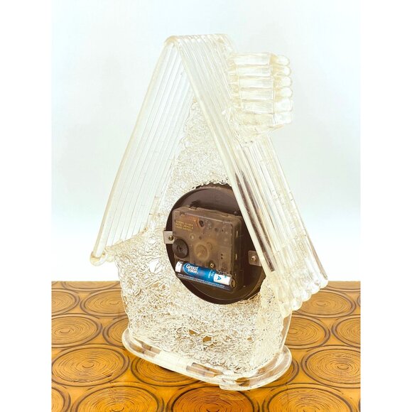 Vintage 60s clock, spun spaghetti clear lucite, working desk clock, home shaped - Picture 5 of 10